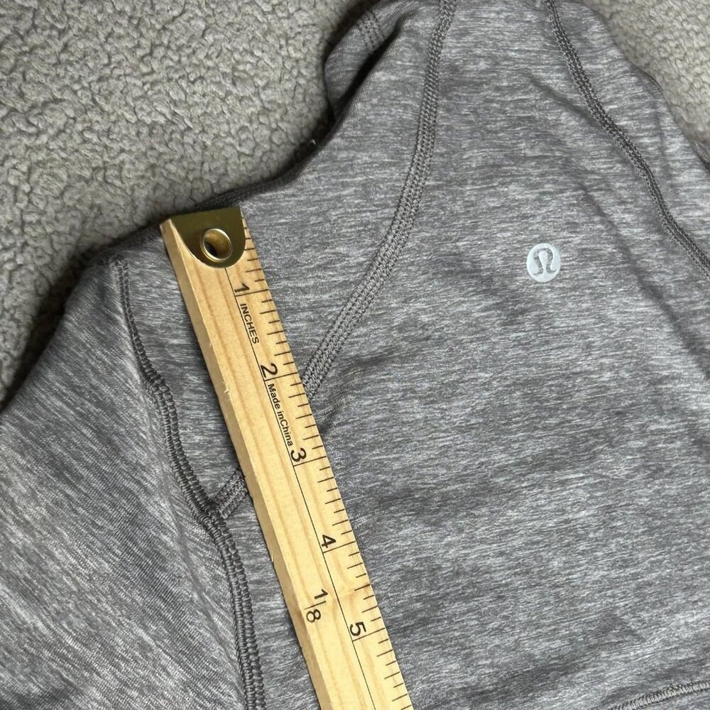 Lululemon Jacket Womens XS Gray 1/2 Zip Thumbholes Mesh Lined Running Yoga - Picture 11 of 13